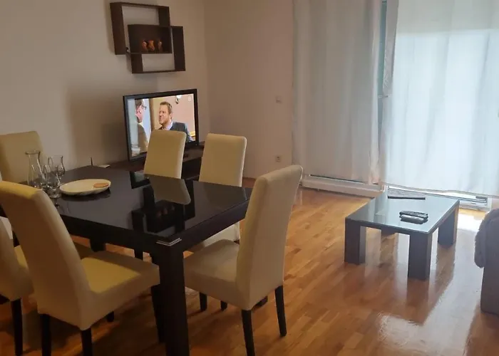 Nina * מאקרסקה